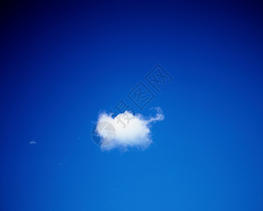 蓝天上的白云背景图片