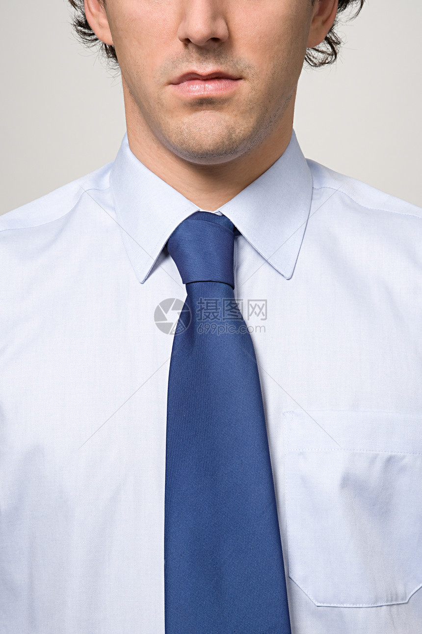 戴领带的上班族图片