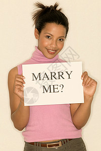 年轻女子求婚图片