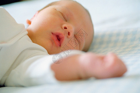 睡着的新生儿高清图片