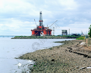 油泵污染瓦砾滩高清图片