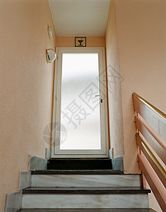 通往酒店酒吧的楼梯背景图片