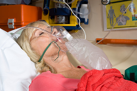 充氧气戴氧气面罩的女人背景