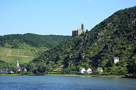 莱茵河畔的城堡和小山图片