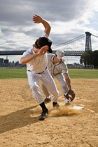两个人打棒球图片