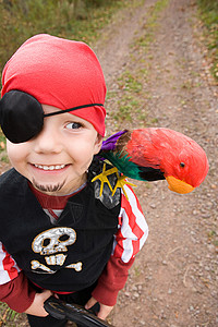 打扮成海盗的男孩图片