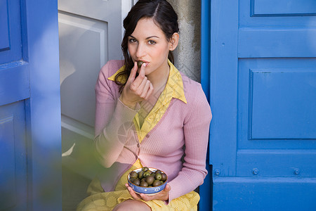 意大利女人吃橄榄意大利民族高清图片素材