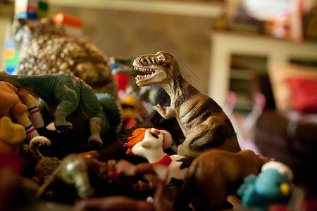 玩球小恐龙儿童玩具，特写镜头背景