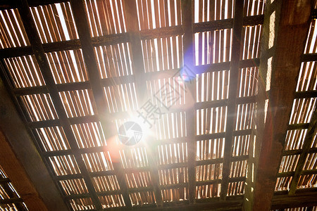 阳光透过竹天花板图片