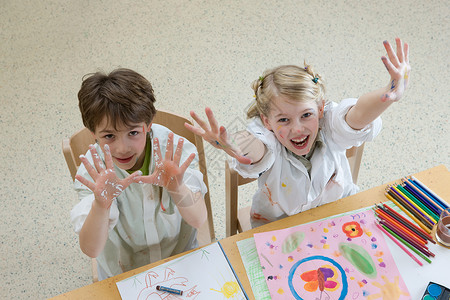 两个小孩艺术班的孩子们背景