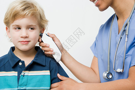 护士体温计测量体温的男孩背景