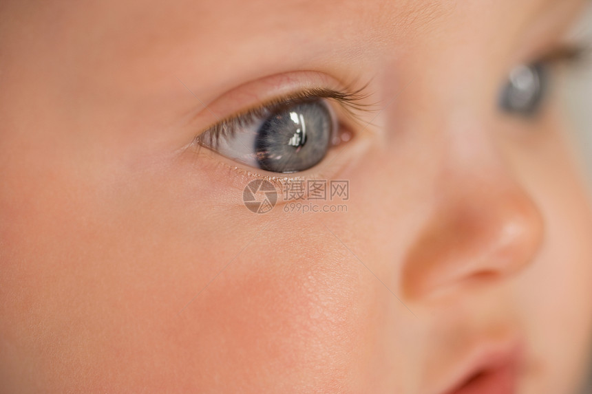 婴儿眼睛特写图片