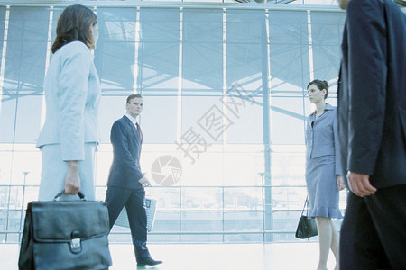 机场航站楼商务人员图片