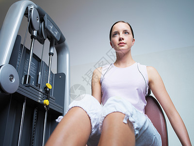 锻炼身体的女人图片
