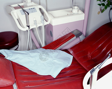 医院红色治疗椅图片