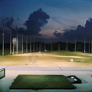高尔夫球练习场在户外高清图片素材