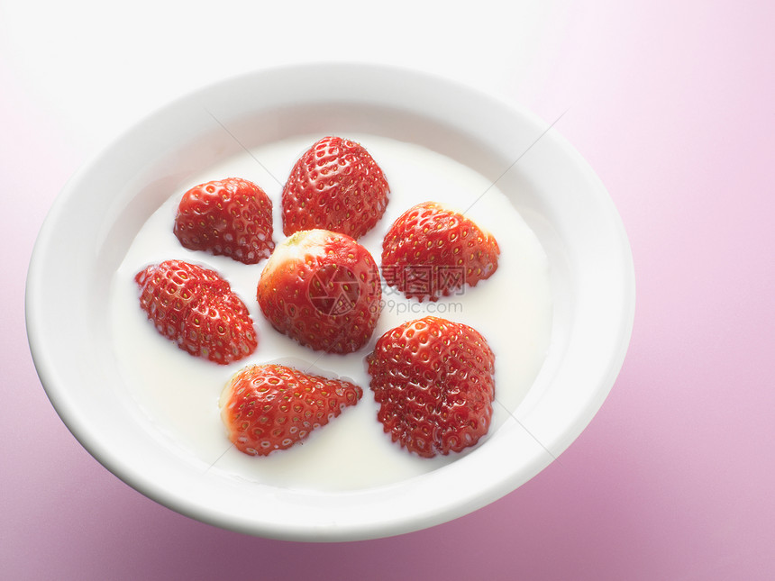 草莓和奶油图片
