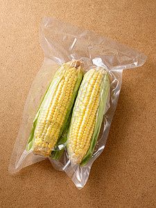 真空包装甜玉米图片