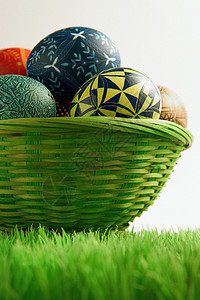 篮子里的复活节彩蛋背景图片