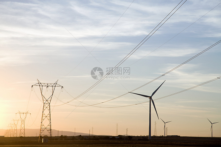 风力涡轮机和塔架图片