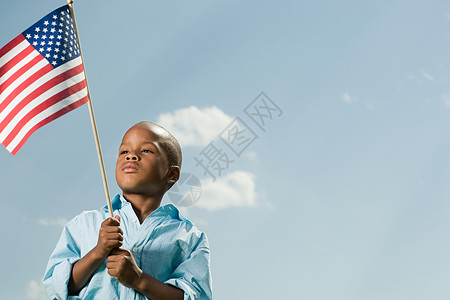 拿着旗帜的男孩拿着美国国旗的男孩背景