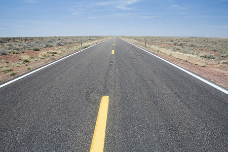 沙漠中的公路高清图片