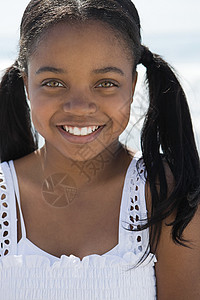 扎着辫子的非洲裔美国女孩图片