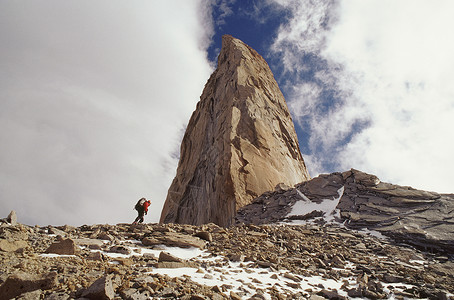 攀登者接近佩恩国家公园高清图片
