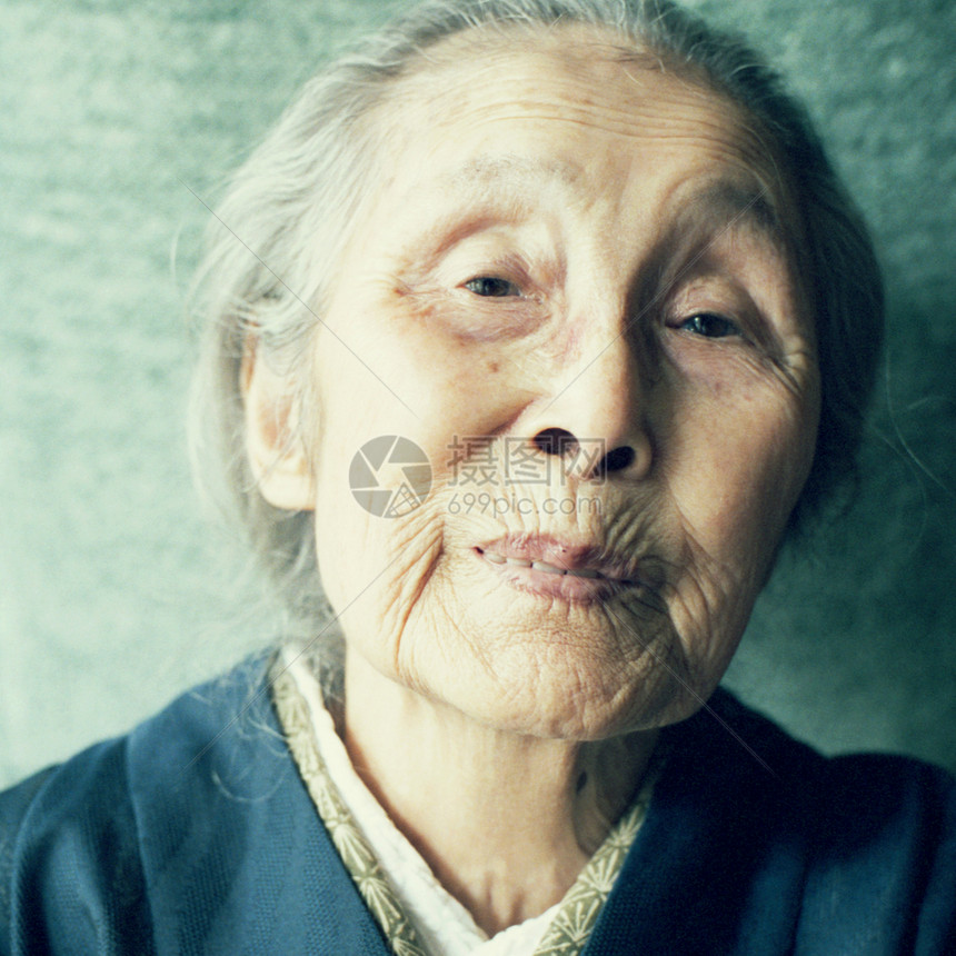 高级日本妇女，肖像图片
