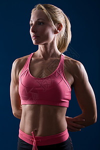 肌肉发达的女人图片