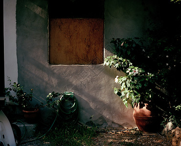 希腊克里特岛雷瑟米诺的墙和花园图片