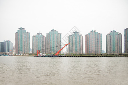 中国上海公寓楼和河流城市景观高清图片素材