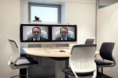 空视频会议室屏幕上的首席执行官图片