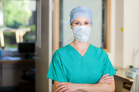绿色医生戴面具的女外科医生背景