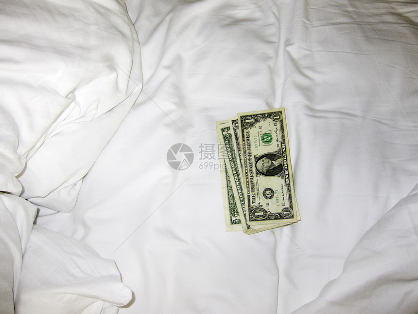 床上美元钞票图片