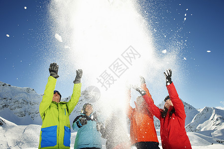 奥地利库赫泰朋友们在空中飞雪男人高清图片素材