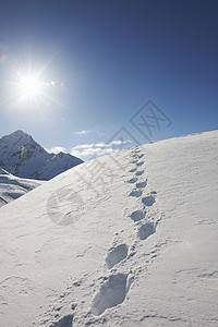 奥地利库赫泰雪地里的脚印图片