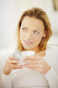 正在喝茶的女人外国人像高清图片素材