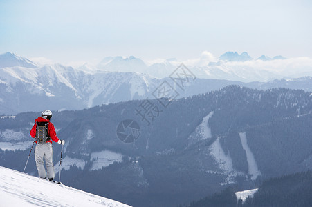 萨尔巴赫男性滑雪者背景