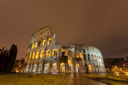 罗马竞技场晚上亮着灯背景图片