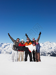 挑战雪山的团队图片