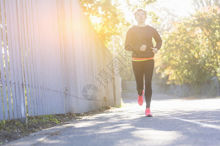 成熟女性跑步健康高清图片素材