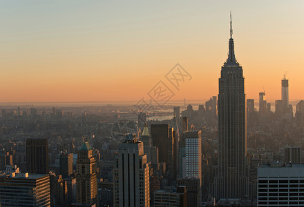 纽约摩天大楼从洛克菲勒中心看美国纽约曼哈顿帝国大厦背景