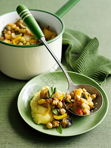 一碗鹰嘴豆和蔬菜炖菜背景图片