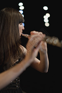 管弦乐队的长笛手背景图片