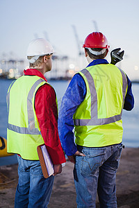 造船厂工人站在一起蓝领工人高清图片素材