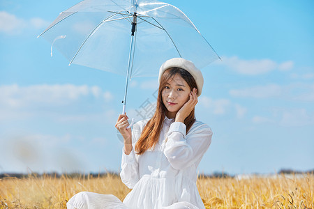 文艺美女手撑透明雨伞高清图片