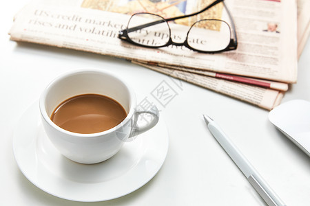 创意办公咖啡陶瓷杯报纸高清图片