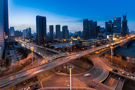 城市高架车流延时摄影图片