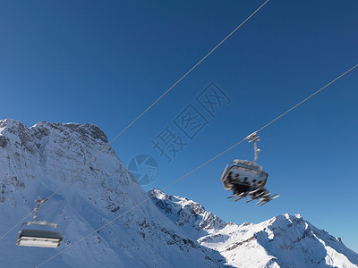 滑雪缆车图片